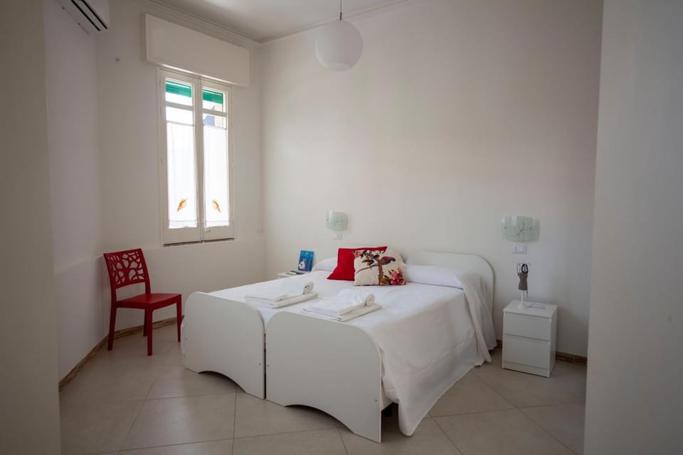 Bed, Photo of the whole room, Bedroom, towels, air conditioner