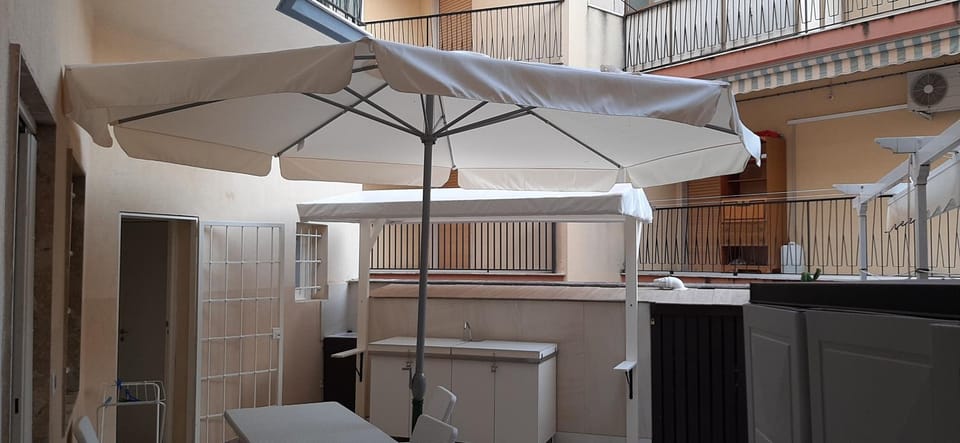 Property building, Balcony/Terrace, Kitchen or kitchenette