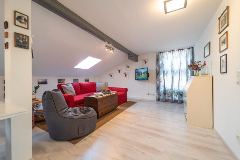 Living room, Photo of the whole room, Seating area