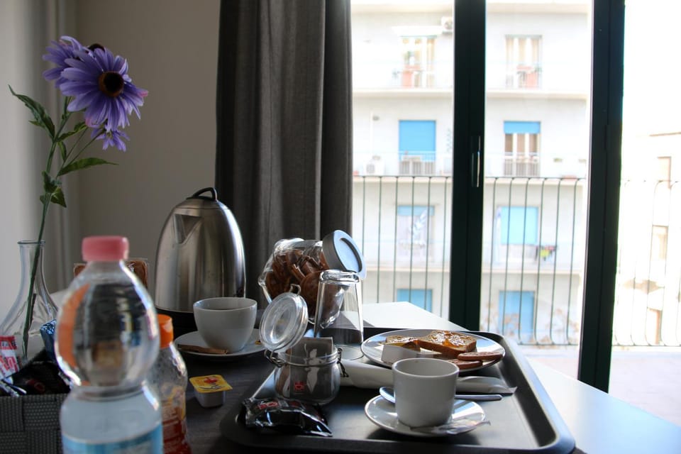Coffee/tea facilities, Breakfast