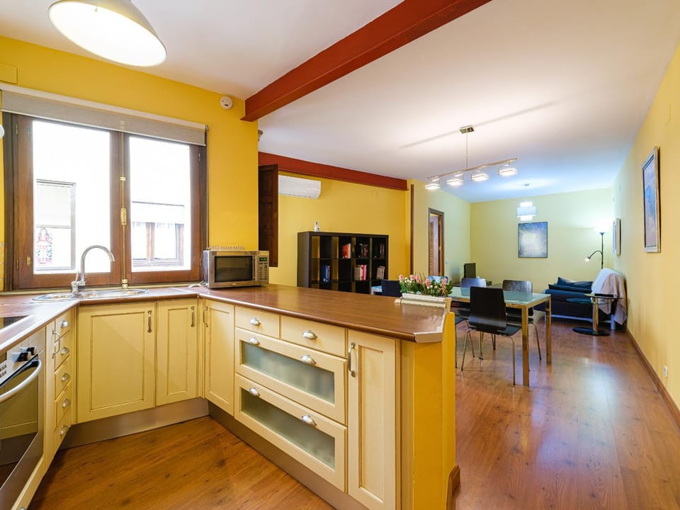 TV and multimedia, Coffee/tea facilities, Kitchen or kitchenette, Living room, Seating area