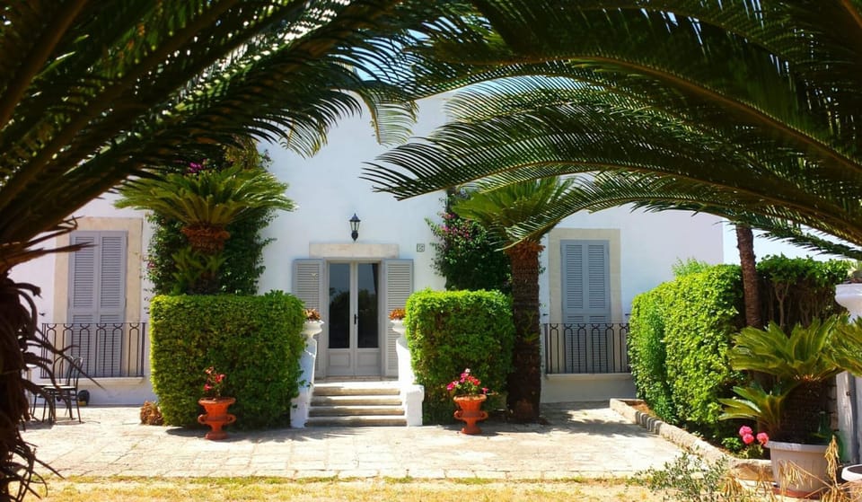 Property building, Facade/entrance, Garden