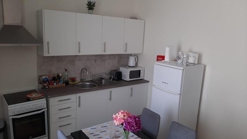 Kitchen or kitchenette, Dining area, Communal kitchen