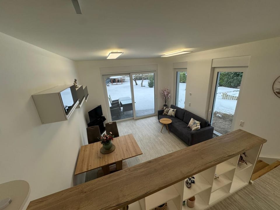 Communal lounge/ TV room, TV and multimedia, View (from property/room), Seating area