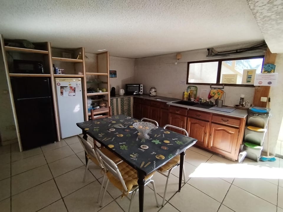 Kitchen or kitchenette, Dining area, oven, stove