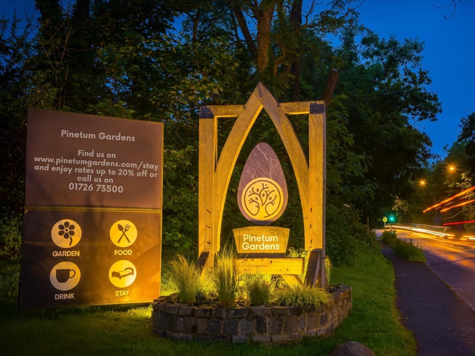 Facade/entrance, Property logo or sign