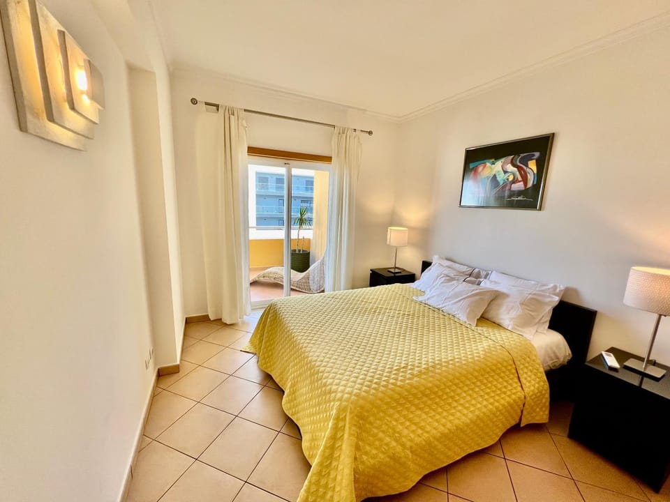 Casa Sol, Fast WIFI, Airco, swimming pool near the Beach Praia Da Rocha Apartment in Portimao