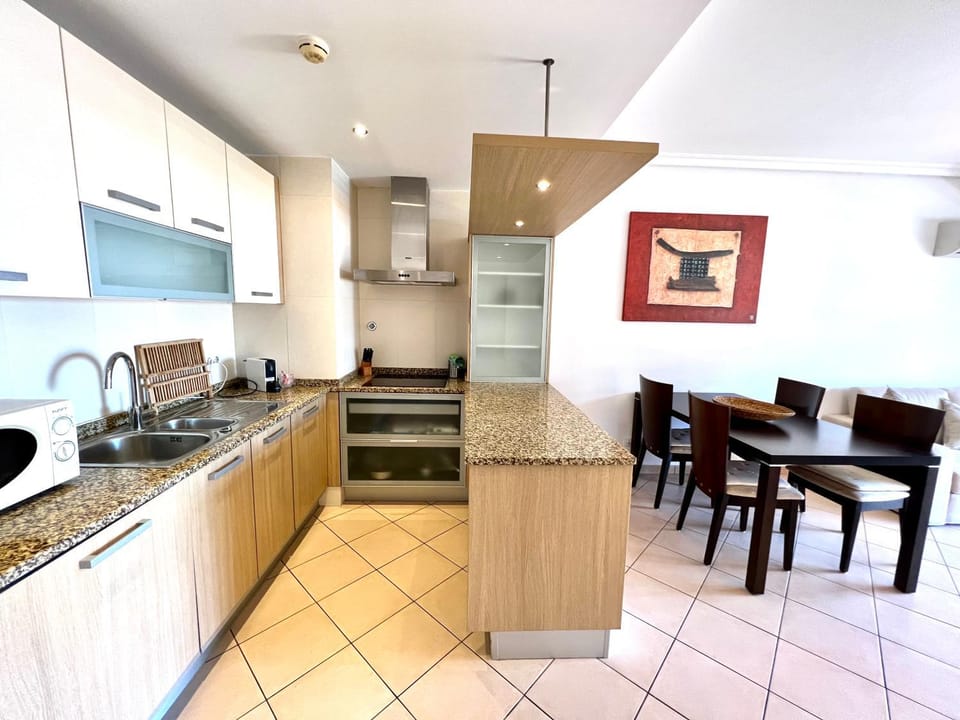 Kitchen or kitchenette, Dining area, dishwasher, oven, pet friendly, stove, toaster