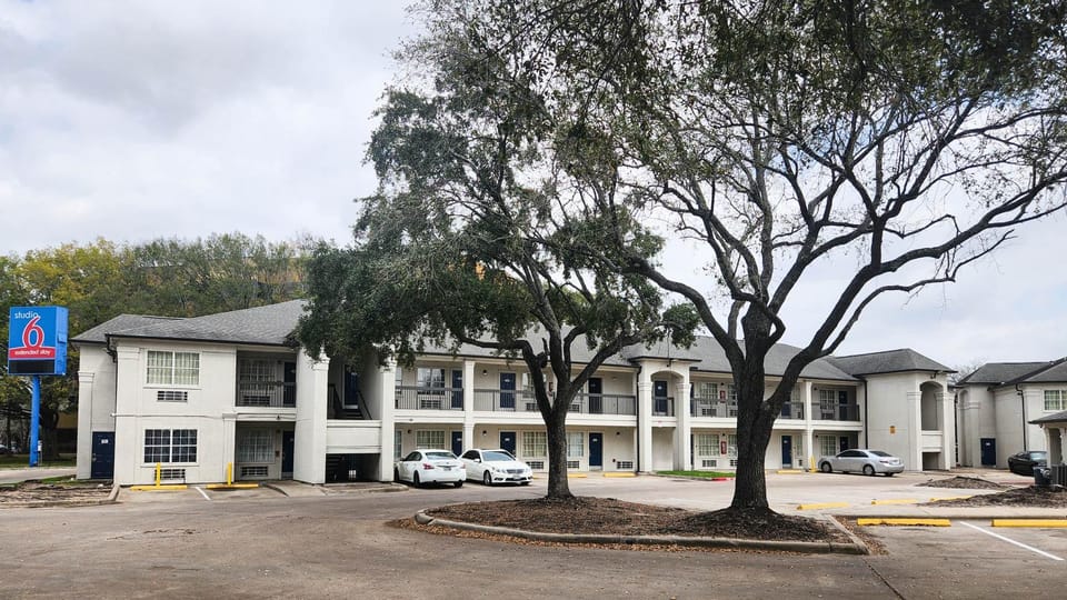 Property building, Street view, Parking