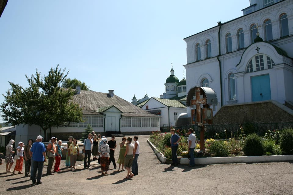 Nearby landmark, People, Neighbourhood