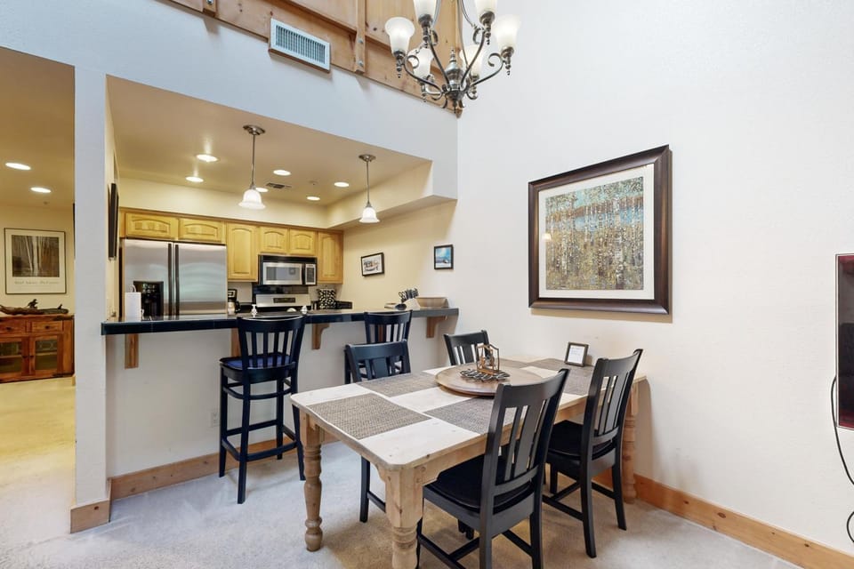 Tavern Inn #55 Apartment in Palisades Tahoe (Olympic Valley)