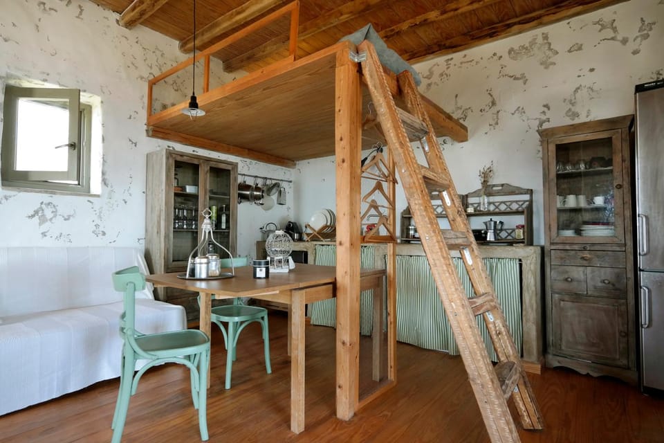 Kitchen or kitchenette, Living room, Seating area, Dining area, bunk bed
