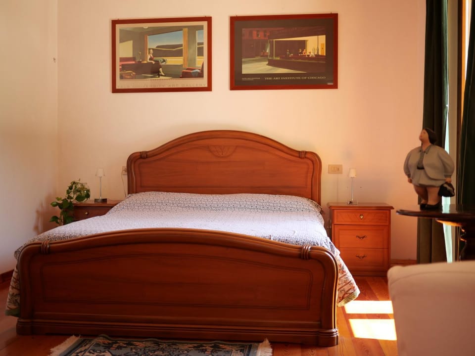 Bed, Mountain view, Family