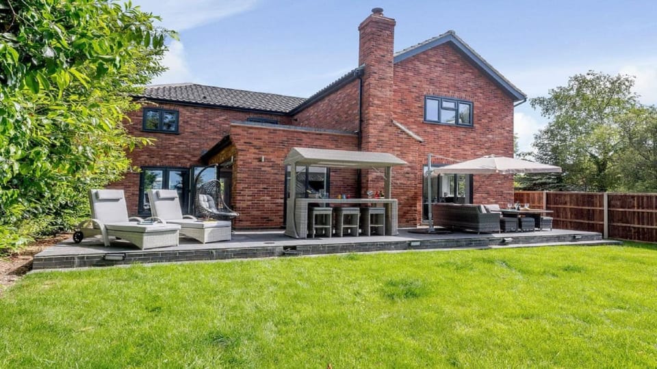 Property building, Patio, Garden, Garden view