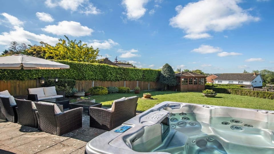 Garden, Hot Tub, Garden view