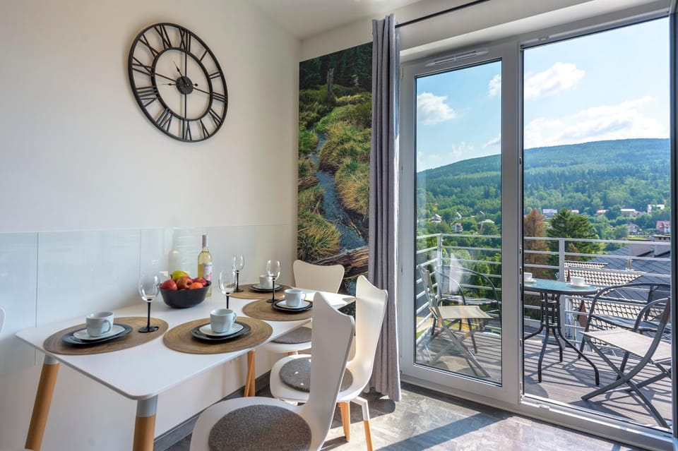 View (from property/room), Balcony/Terrace, Dining area, Mountain view