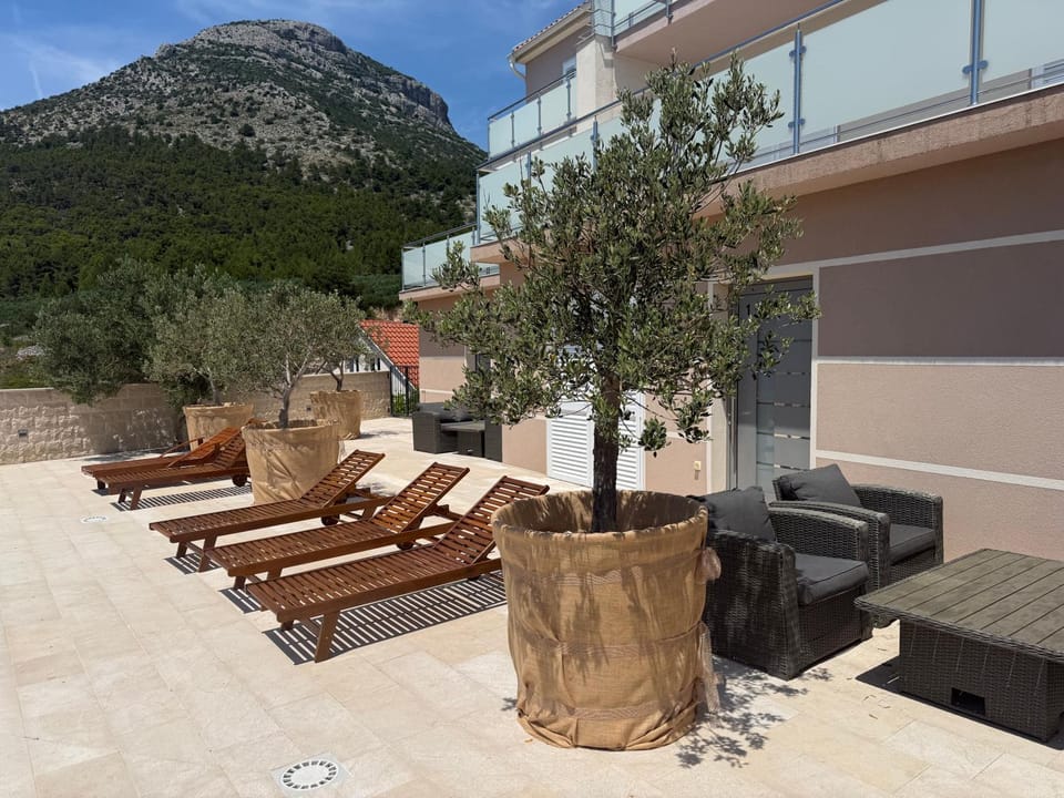 Seating area, Mountain view
