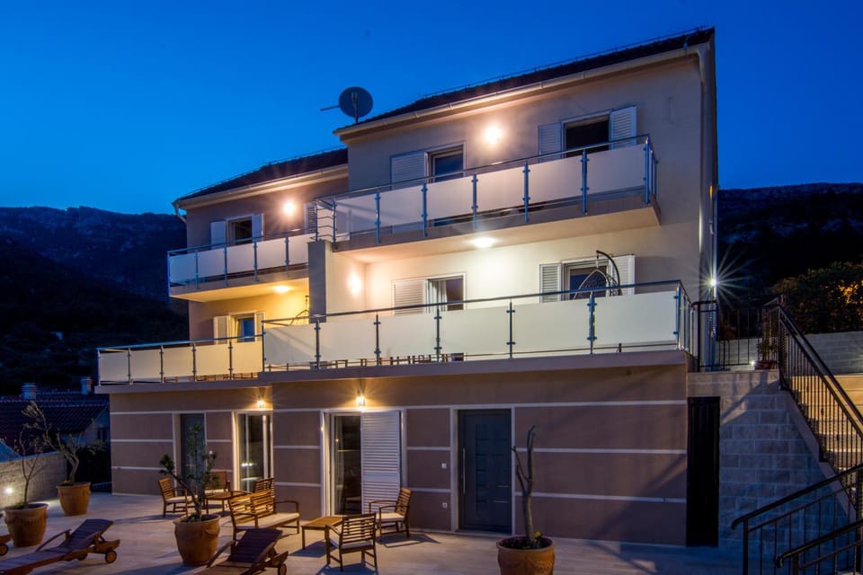 Villa Nikola - pool side apartments Apartment in Bol