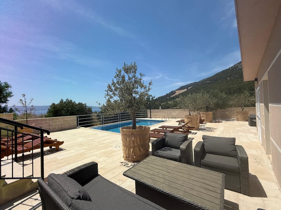 Seating area, Swimming pool