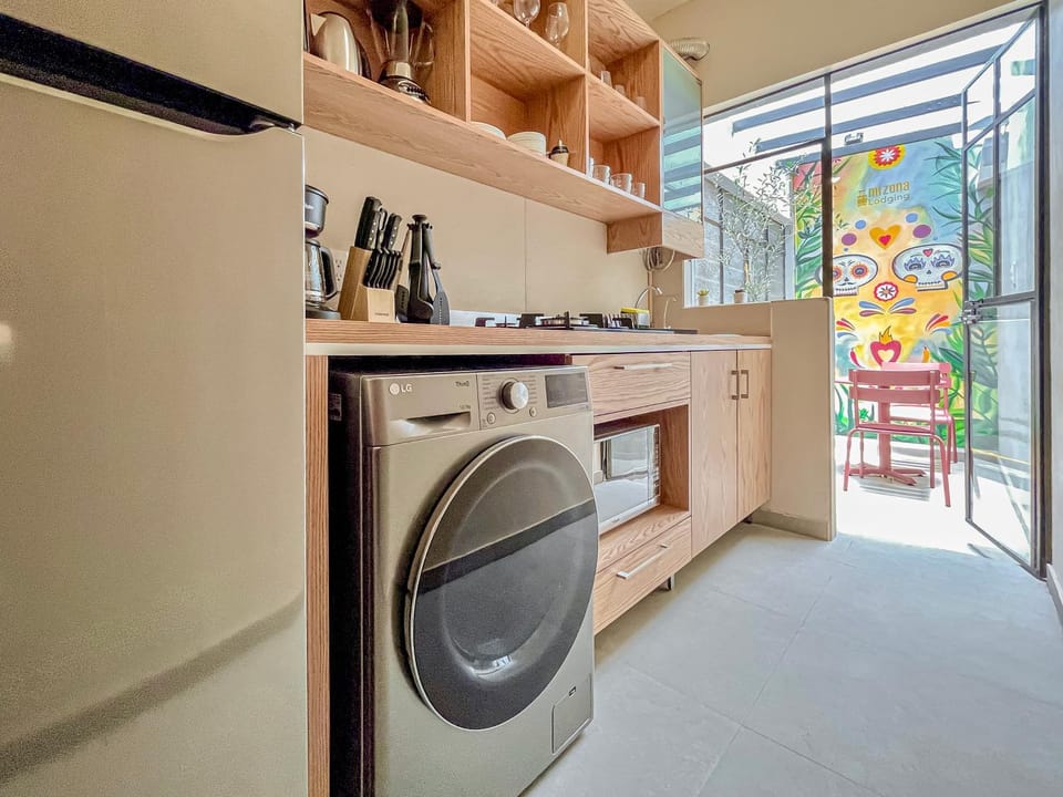 Kitchen or kitchenette, minibar, washing machine, dryer