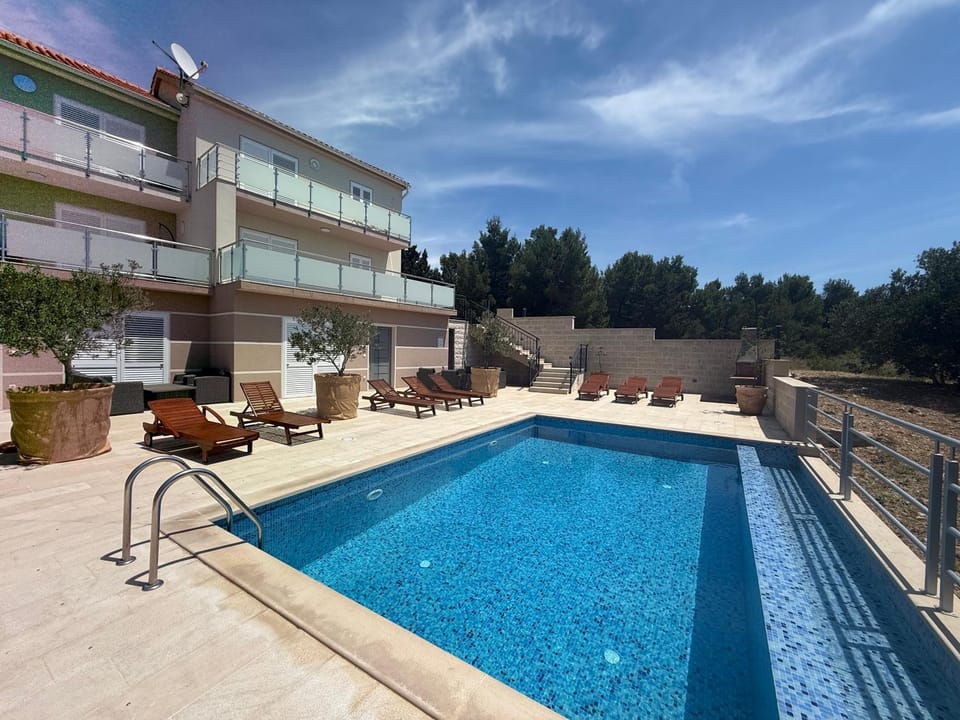 Balcony/Terrace, Swimming pool