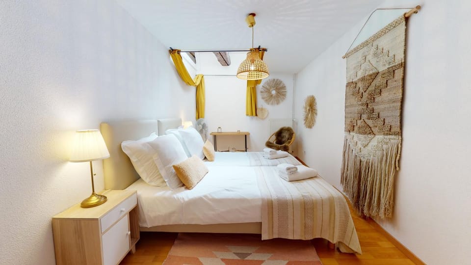 Bed, Photo of the whole room, Bedroom