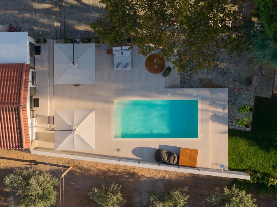 Bird's eye view, Swimming pool