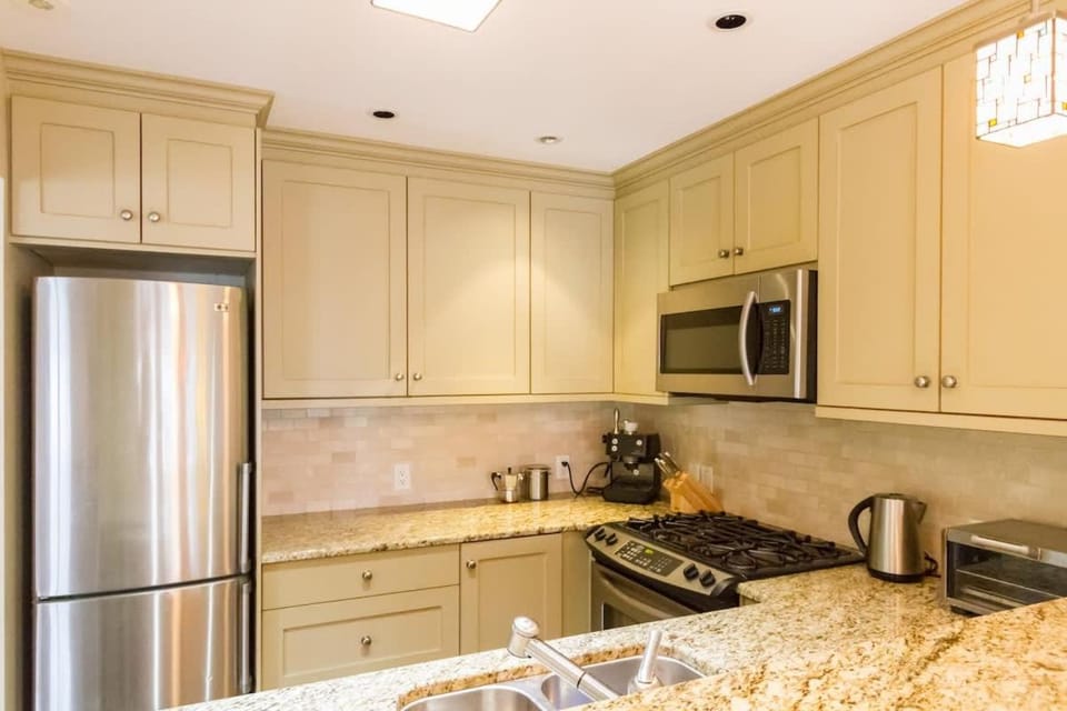 Spacious Town Home with Private Hot Tub House in Whistler