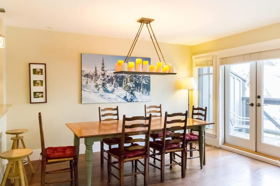 Spacious Town Home with Private Hot Tub House in Whistler