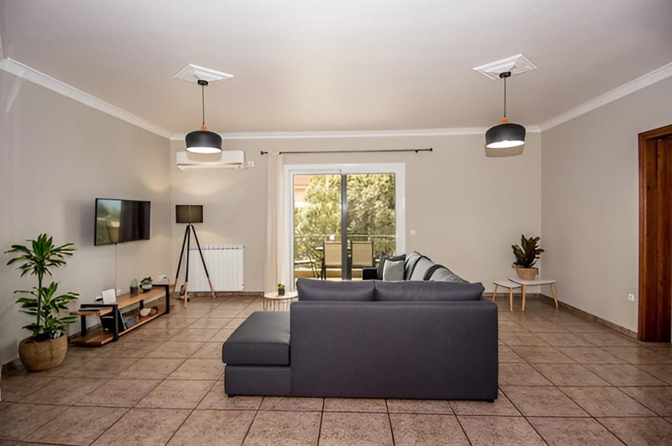 Communal lounge/ TV room, TV and multimedia, Living room, Seating area