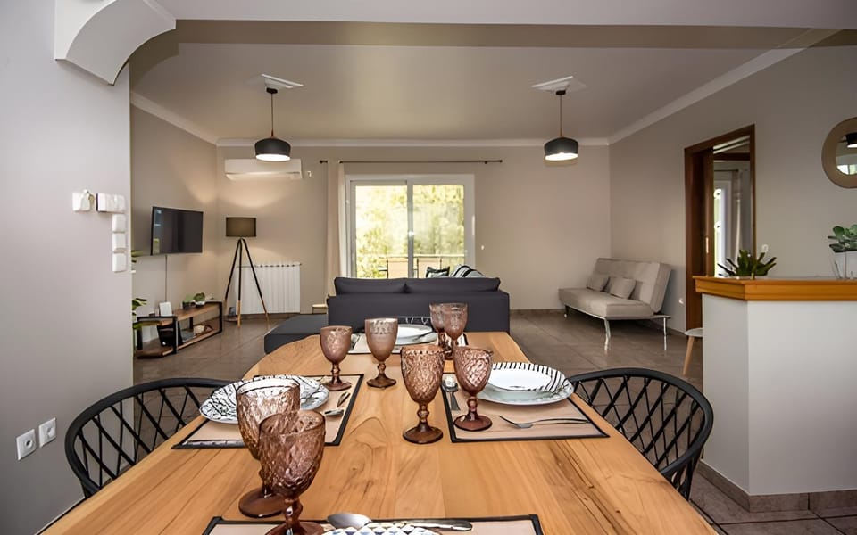 TV and multimedia, Kitchen or kitchenette, Living room, Food and drinks, Dining area
