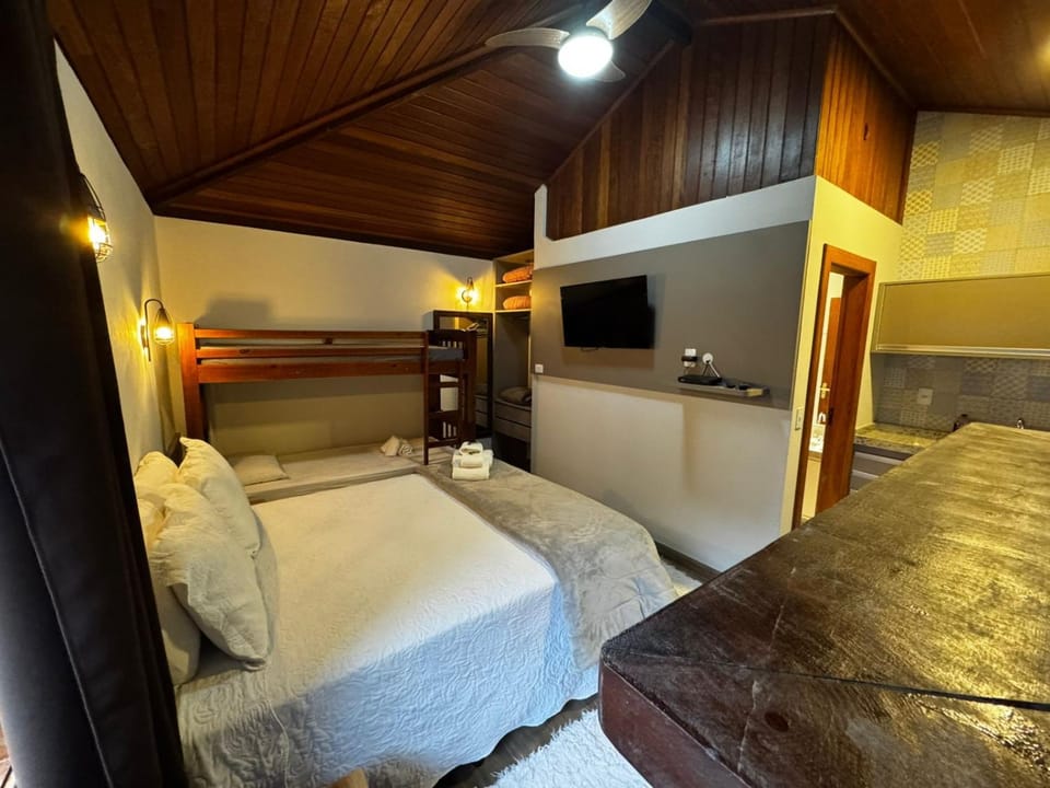 Bed, TV and multimedia, Bedroom, bunk bed