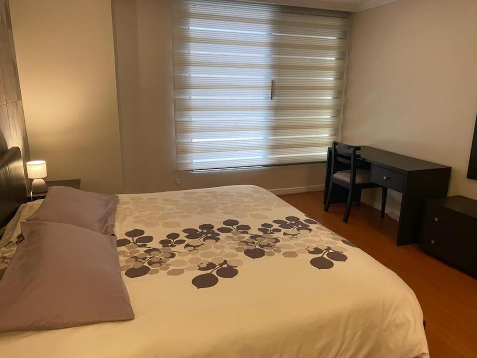 Fontana: Location + Pool Apartment in Quito