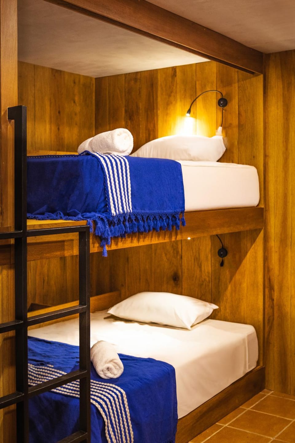 Bedroom, bunk bed