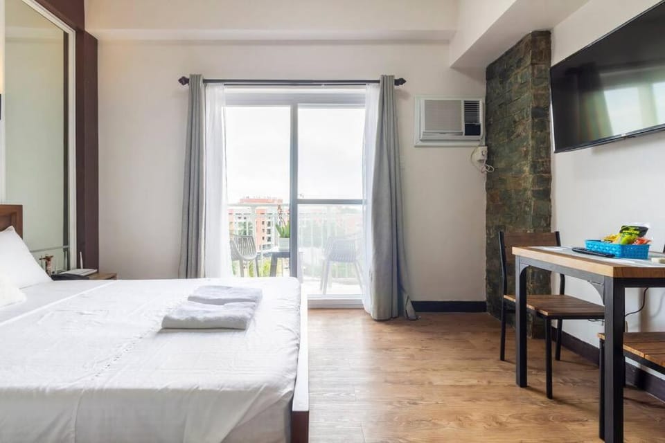 Antonio's Place, 3 mins to Mactan Airport, Fast Internet, Netflix, Pool, Gym Apartment in Lapu-Lapu City