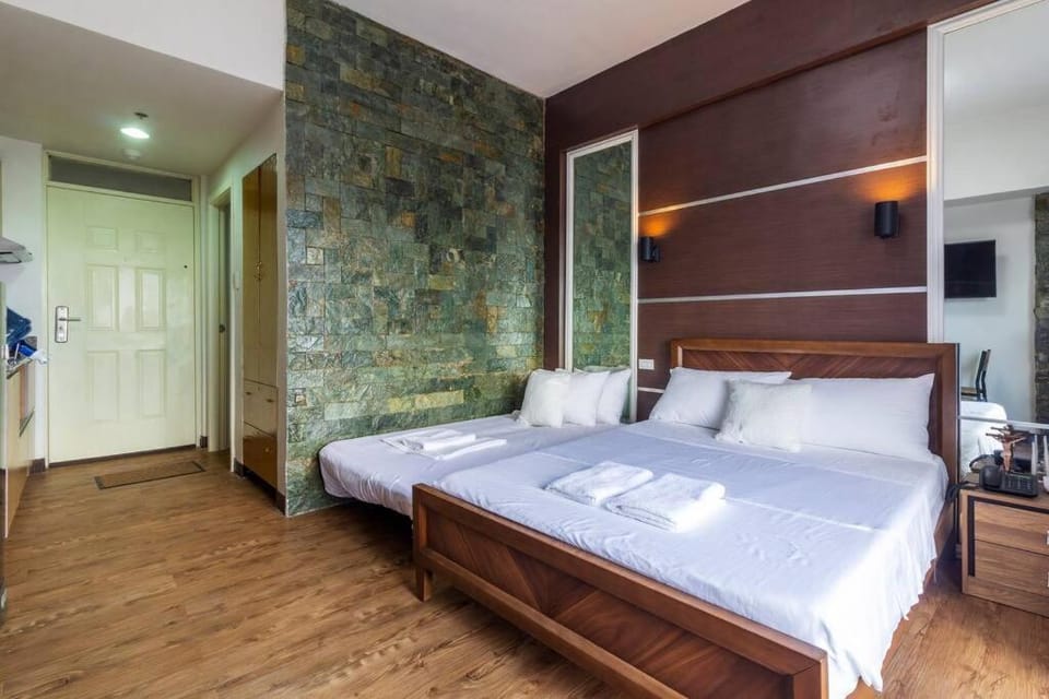 Antonio's Place, 3 mins to Mactan Airport, Fast Internet, Netflix, Pool, Gym Apartment in Lapu-Lapu City