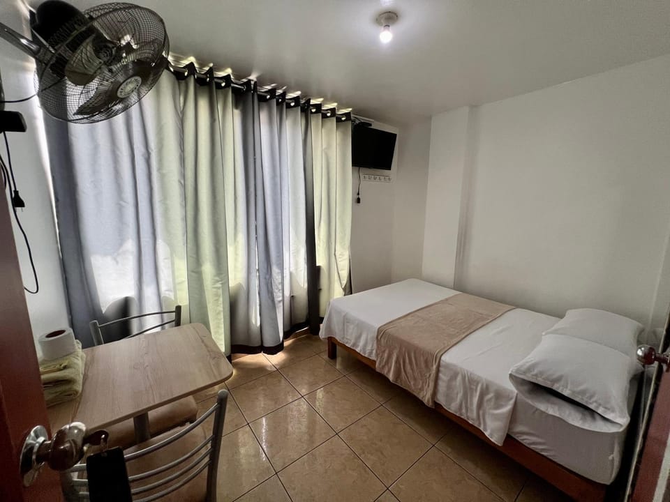 Hospedaje Senegal cerca al aeropuerto Inn in Callao Region, Peru