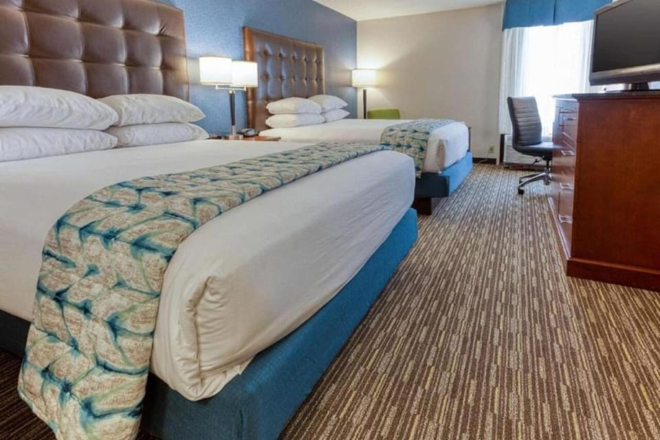 Bed, TV and multimedia, Bedroom