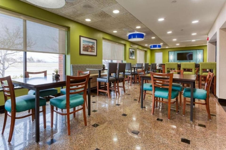 Seating area, Breakfast