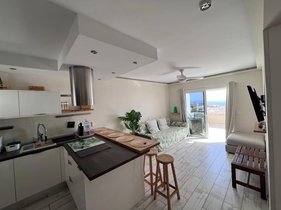 Kitchen or kitchenette, Dining area, Communal kitchen