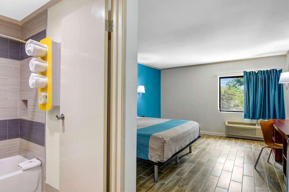 Photo of the whole room, On site