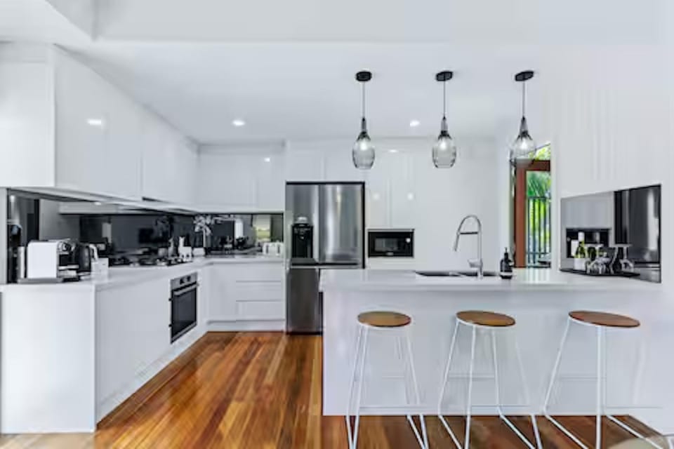 Coffee/tea facilities, Kitchen or kitchenette, dishwasher, oven, pet friendly, stove