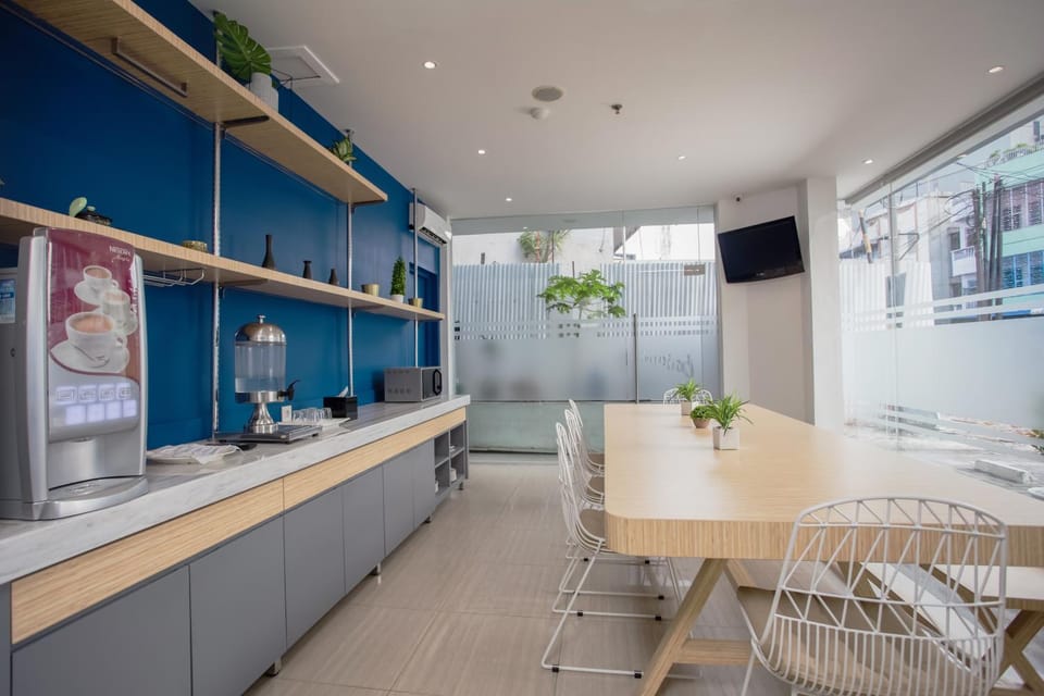 Lobby or reception, Food and drinks