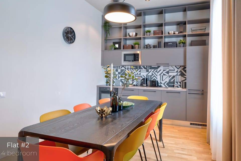 Kitchen or kitchenette, Living room, Seating area, Dining area