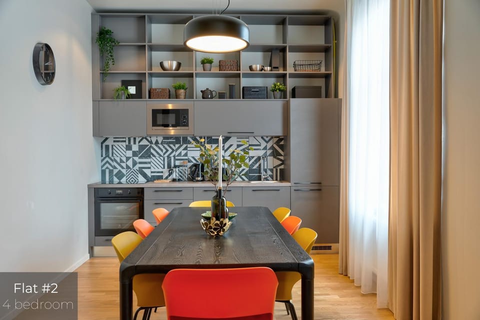 Kitchen or kitchenette, Living room, Seating area, Dining area