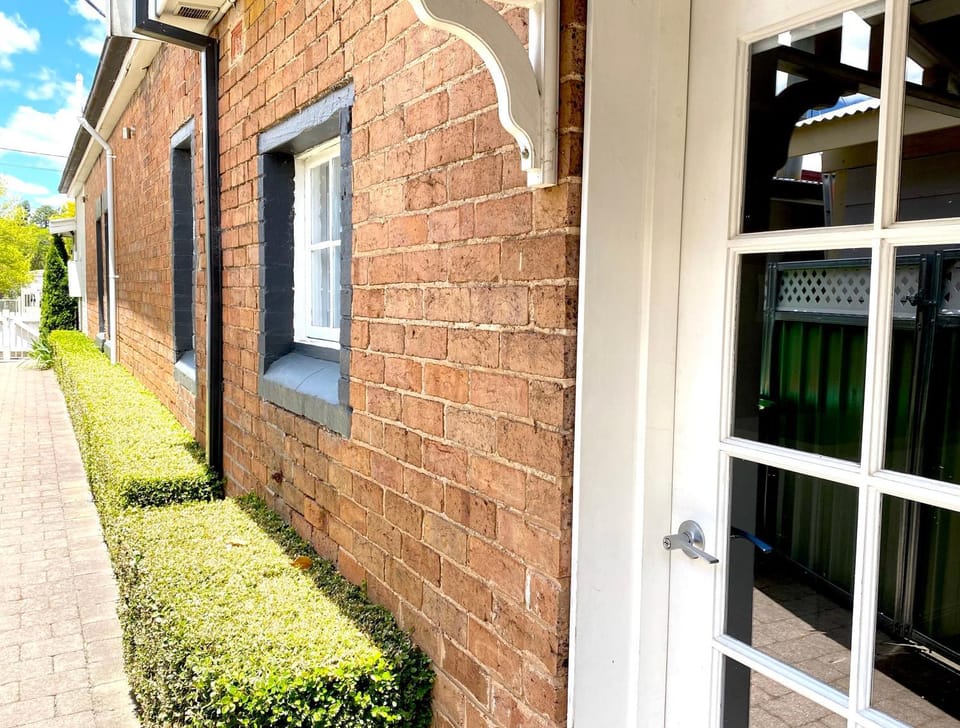 The Edward Townhouse 157 - Steps to Town House in Orange