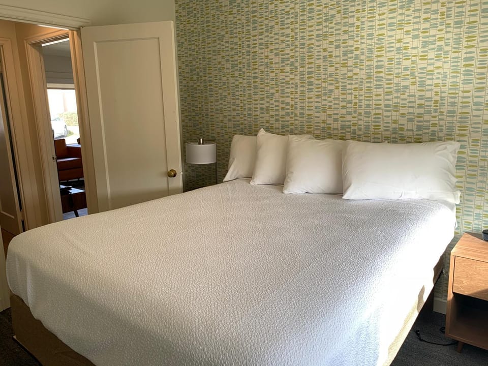 Bed, Photo of the whole room, Bedroom, hair dresser