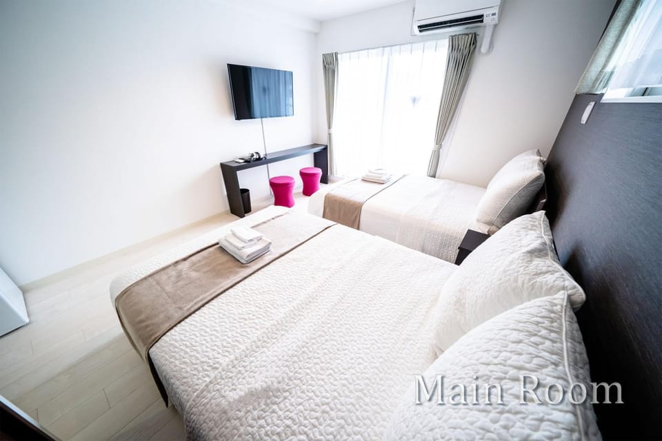 Bed, TV and multimedia, Bedroom