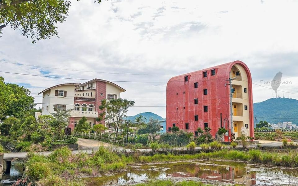 Property building, Nearby landmark, Neighbourhood
