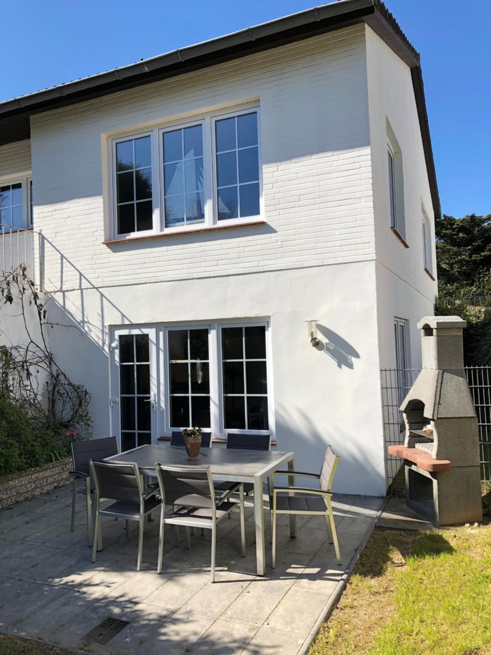 Property building, BBQ facilities, Balcony/Terrace